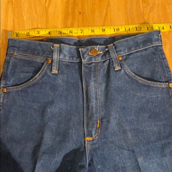 Vintage Distressed high Rise Cowboy Cut Wrangler - Picture 12 of 14